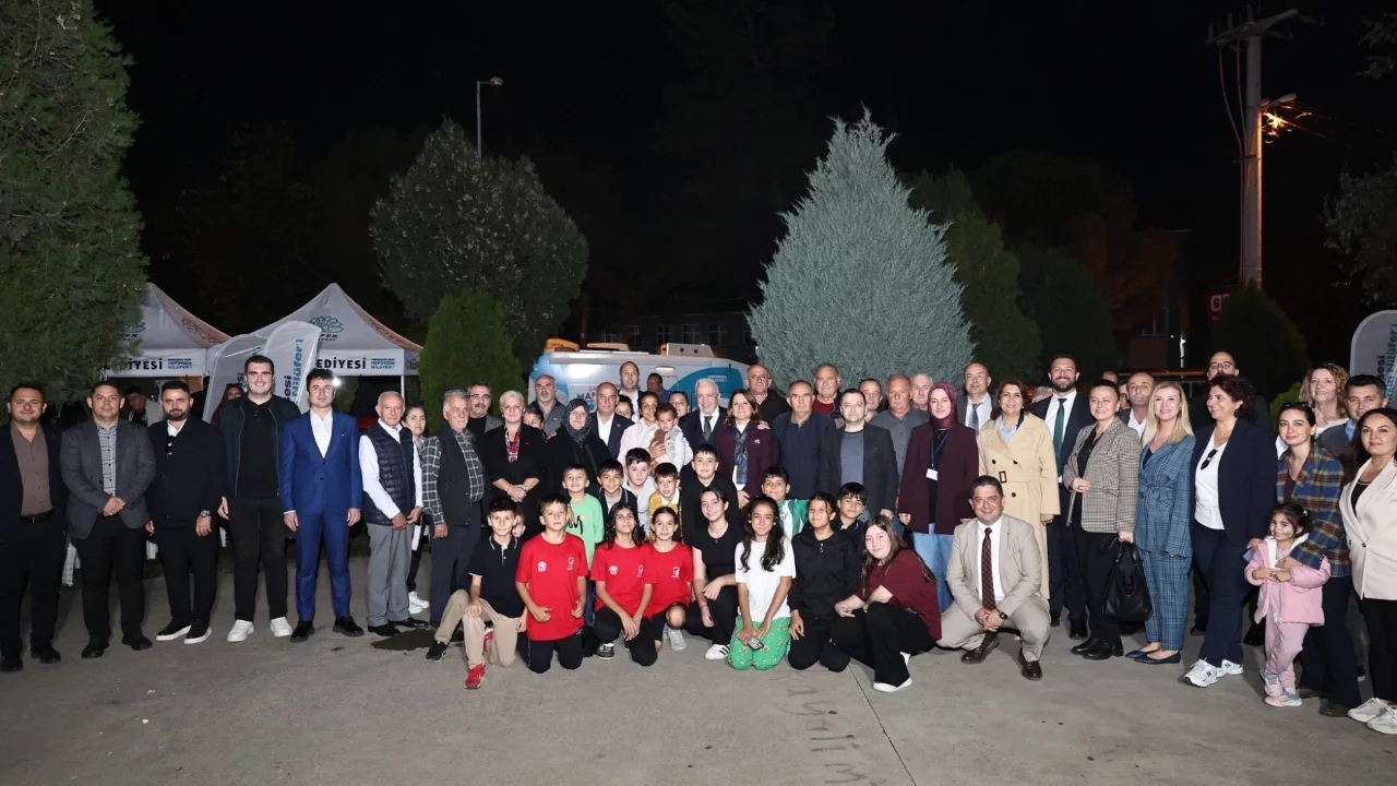 Nilüfer Belediye Başkanı Şadi Özdemir, Akçalar'da vatandaşlarla buluştu