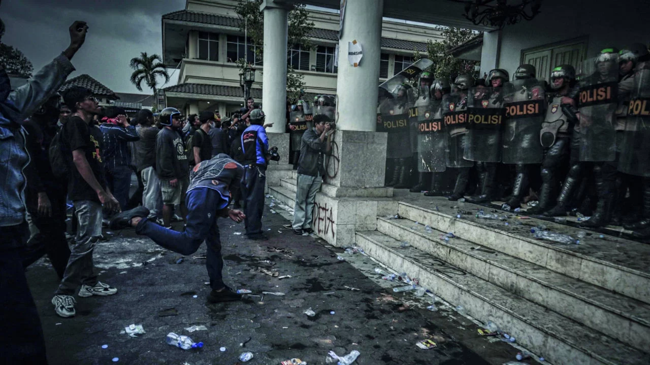 Fransa'dan Endonezya'ya isyan dalgası: Hayat pahalılığına tepki büyüyor