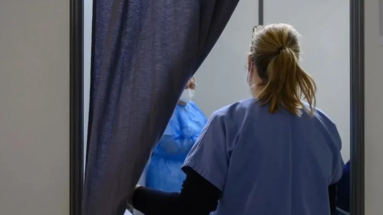 Fransa'da ilk kez bir insana bulaşan virüs can aldı