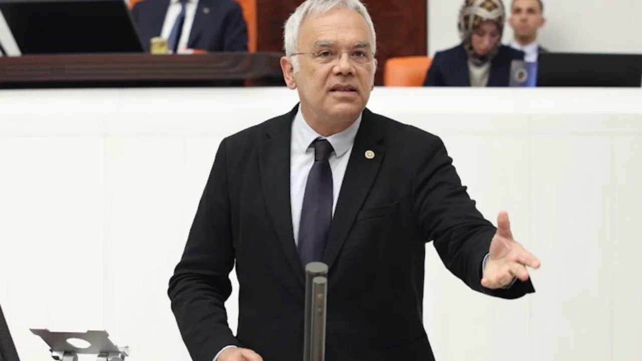 Bursa Milletvekili Kayıhan Pala'dan tıp eğitimi tepkisi: Asistan hekimler aylarca eğitim alamıyor