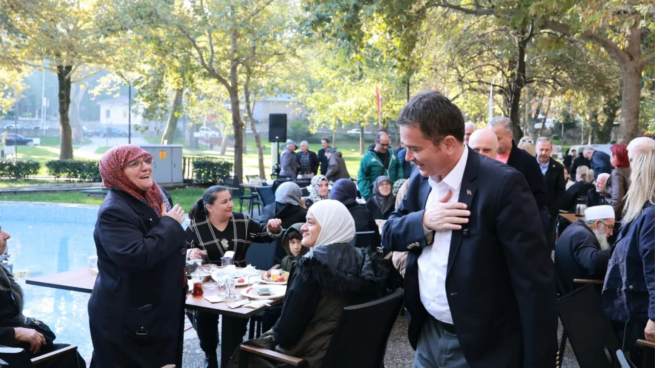 Osmangazi Belediye Başkanı Erkan Aydın Pınarbaşı sakinleriyle kahvaltıda buluştu