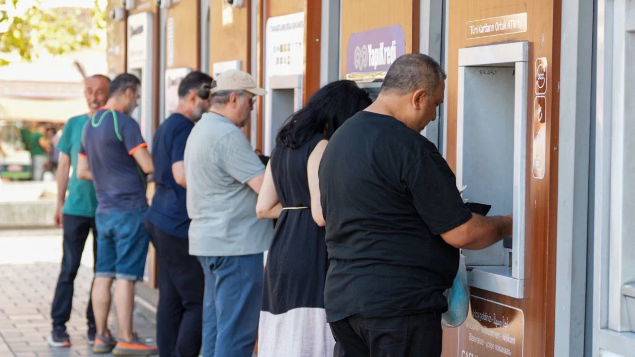 ATM'ler alarm veriyor: Nakit isteyen eli boş dönüyor