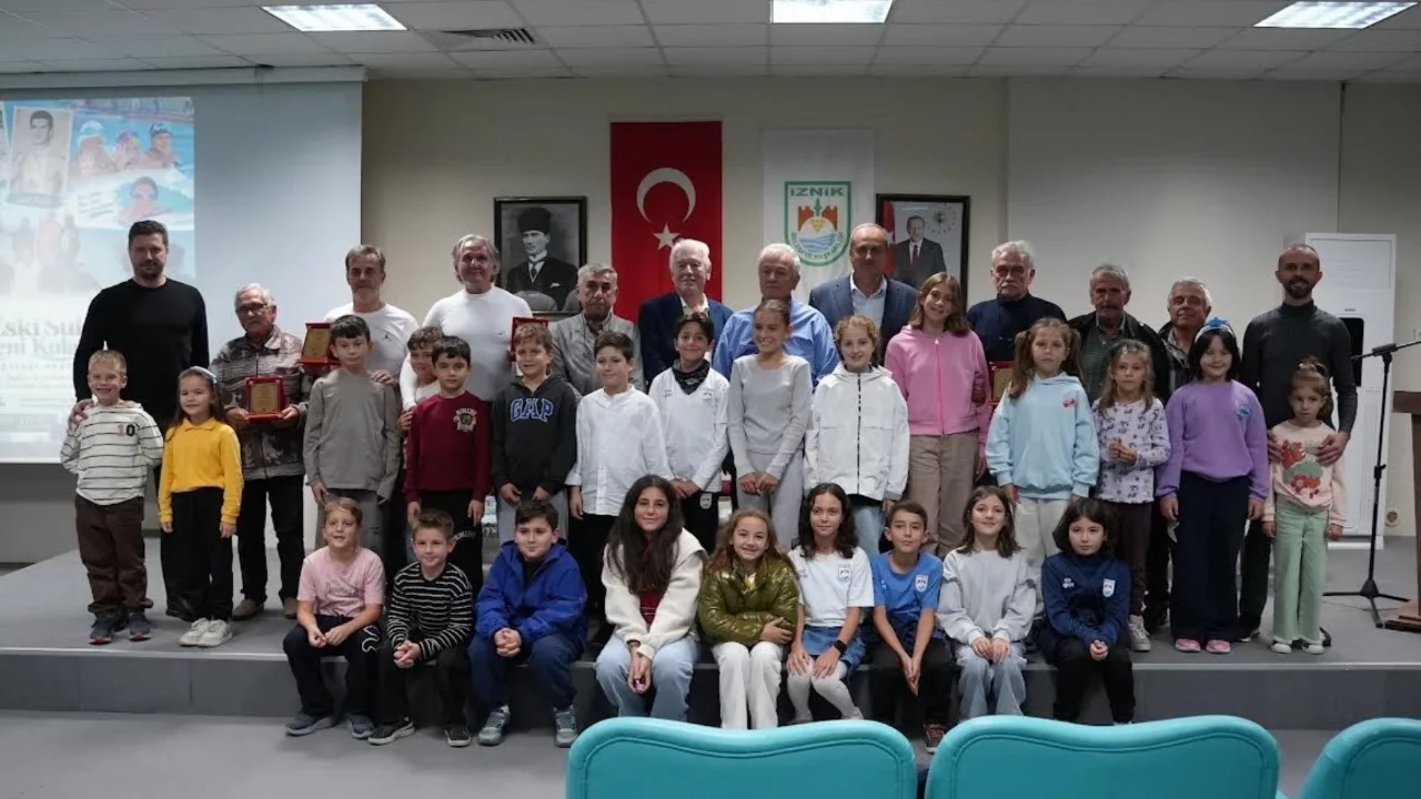 "Eski Sular Yeni Kulaçlar" İznik'te geçmiş ile geleceği aynı kulvarda buluşturdu