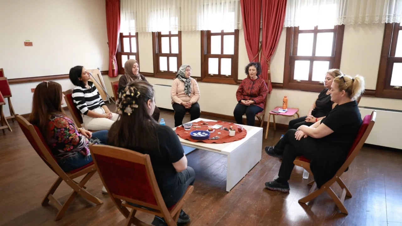 Osmangazi'de "Pembe Kurdelenin Ötesinde: Meme Kanseri ve Yas Çemberi" etkinliği