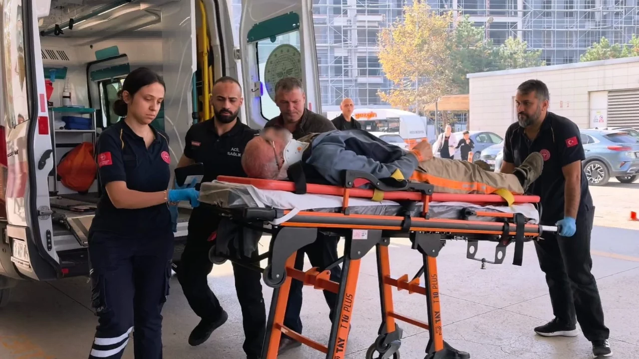 Bursa'da iş kazası! Çatıdan düşen 65 yaşındaki usta yaralandı
