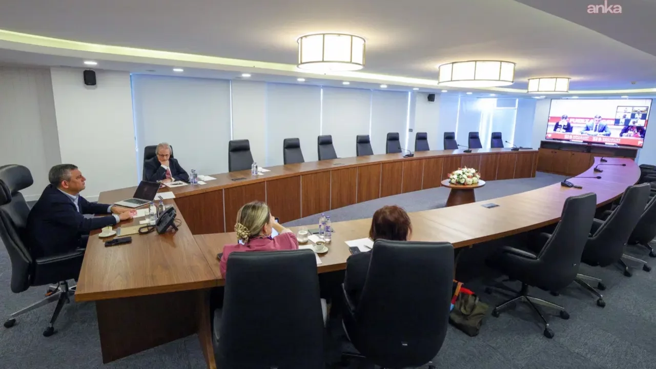 YENİ Parti Genel Başkanı Özgür Özel, Sosyalist Enternasyonal Toplantısı'na katıldı