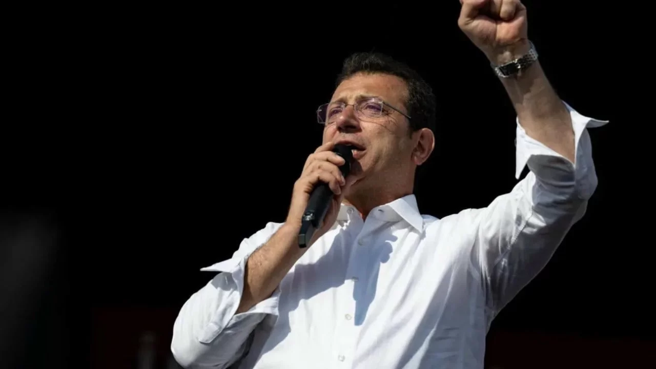 İmamoğlu'ndan yeni paylaşım: "Çökerler hem de nasıl çökerler"