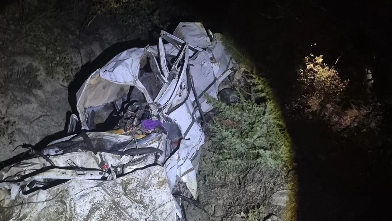 Çankırı'da korkunç kaza! Otomobil uçuruma yuvarlandı: 4 kişi öldü, 1 kişi yaralandı