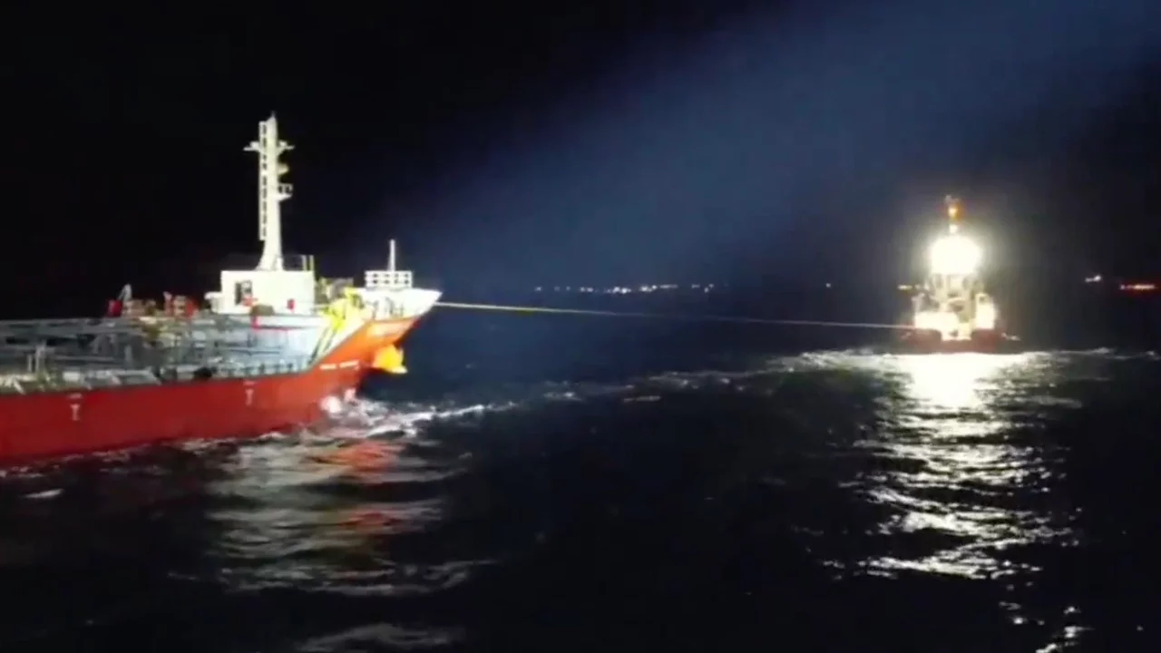 Çanakkale Boğazı'nda kimyasal tanker makine arızası yaptı