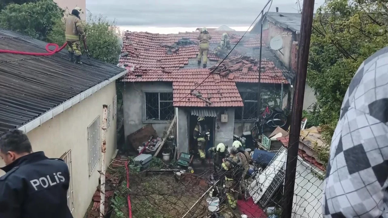 Maltepe'de gecekondu yangını: 12 yaşındaki çocuk hayatını kaybetti