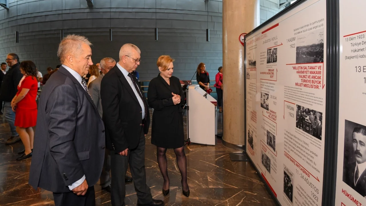 Osmangazi'de Cumhuriyet'in 103'ncü yılına özel anlamlı sergi