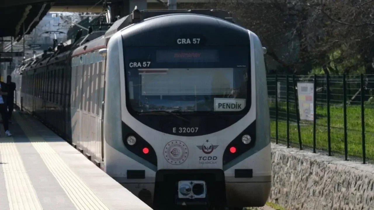Marmaray'da bir kişi intihar etti