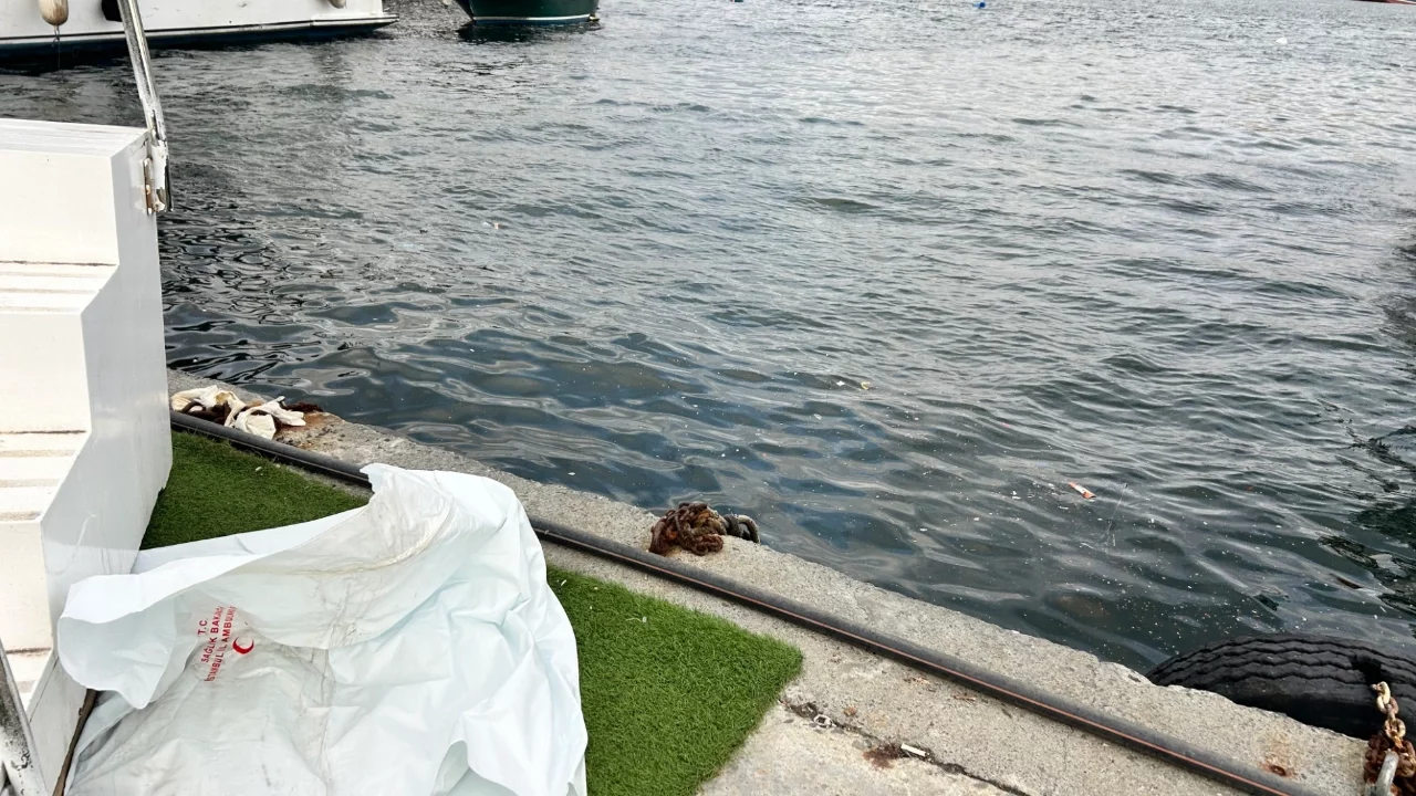 İstanbul Fatih'te denizde erkek cesedi bulundu
