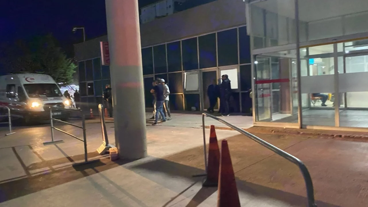 Balıkesir'de batan teknedeki 8 kişi kurtarıldı, 1 kişi aranıyor