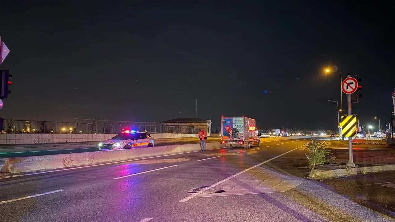 Otomobile arkadan çarpan motosiklet sürücüsü hayatını kaybetti