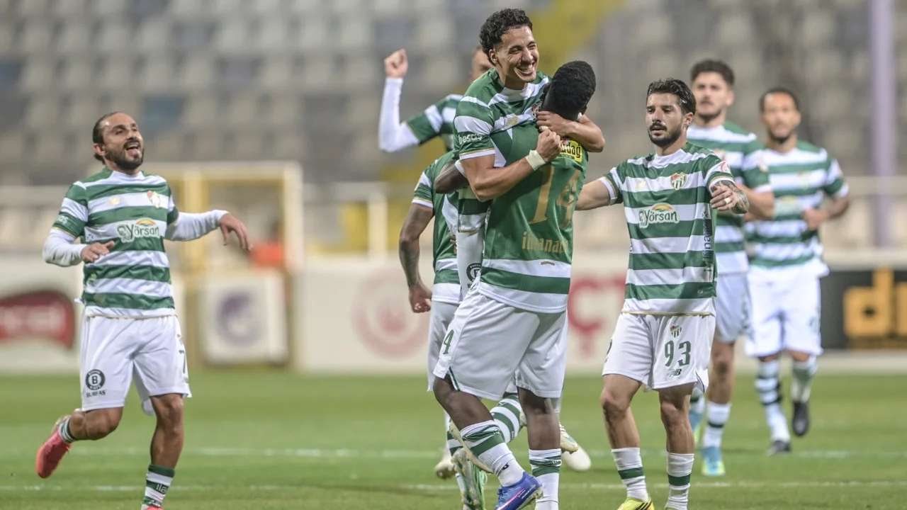 Bursaspor'dan deplasmanda gol şov!