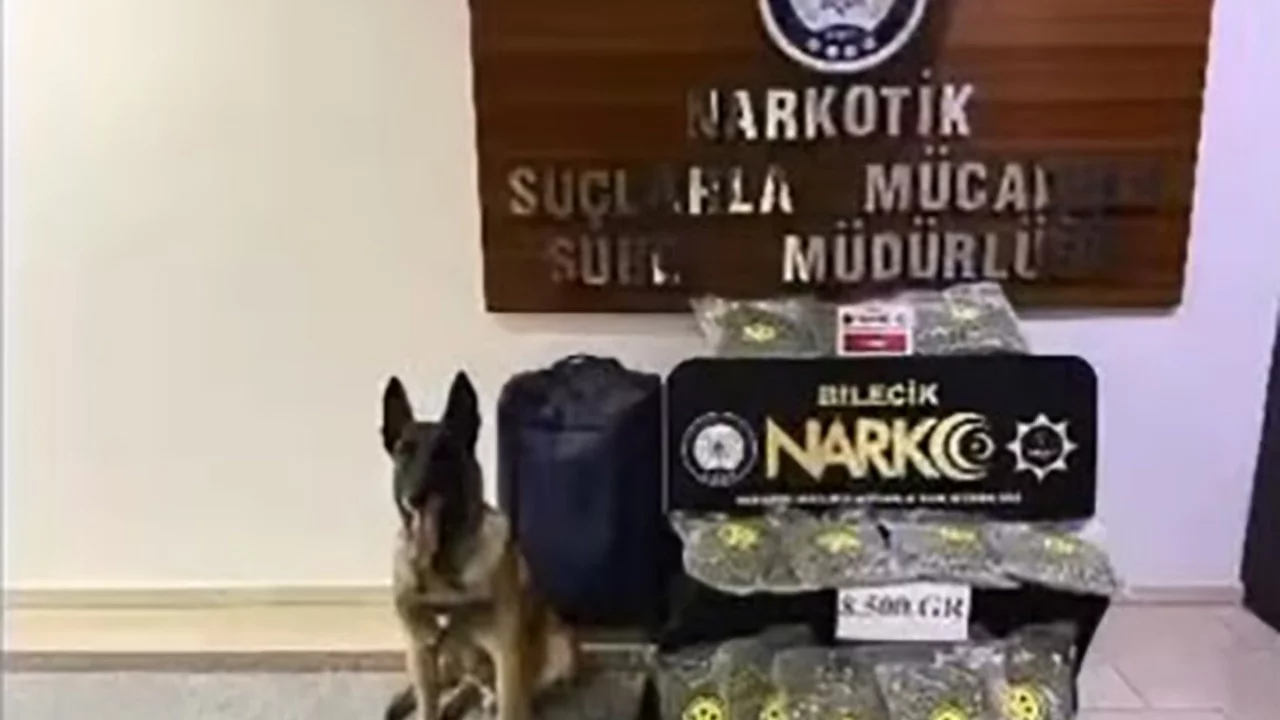 Otomobildeki valizden 8,5 kilo uyuşturucu çıktı: 2 tutuklama