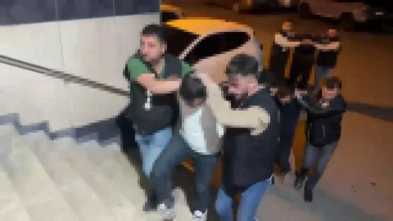 Cinayet şüphelileri yurt dışına kaçarken yakalandı