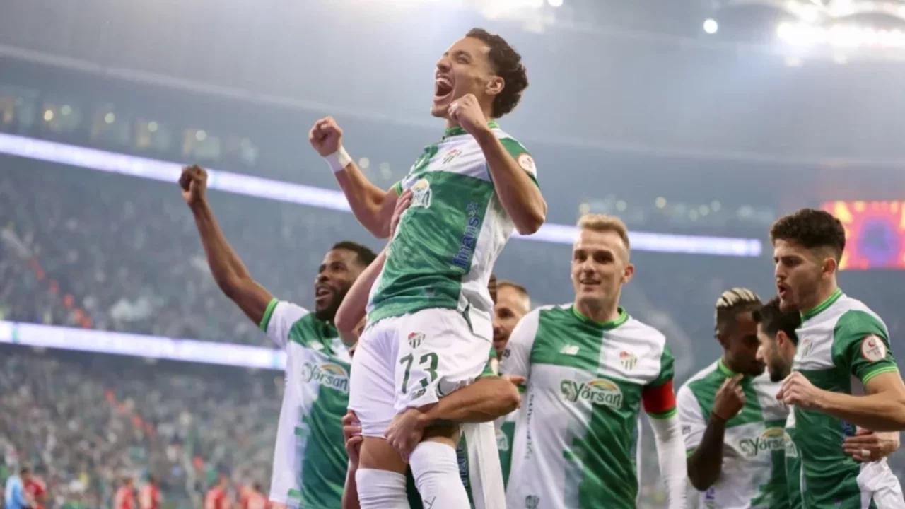 Bursaspor, Süper Lig hedefine adım adım ilerliyor