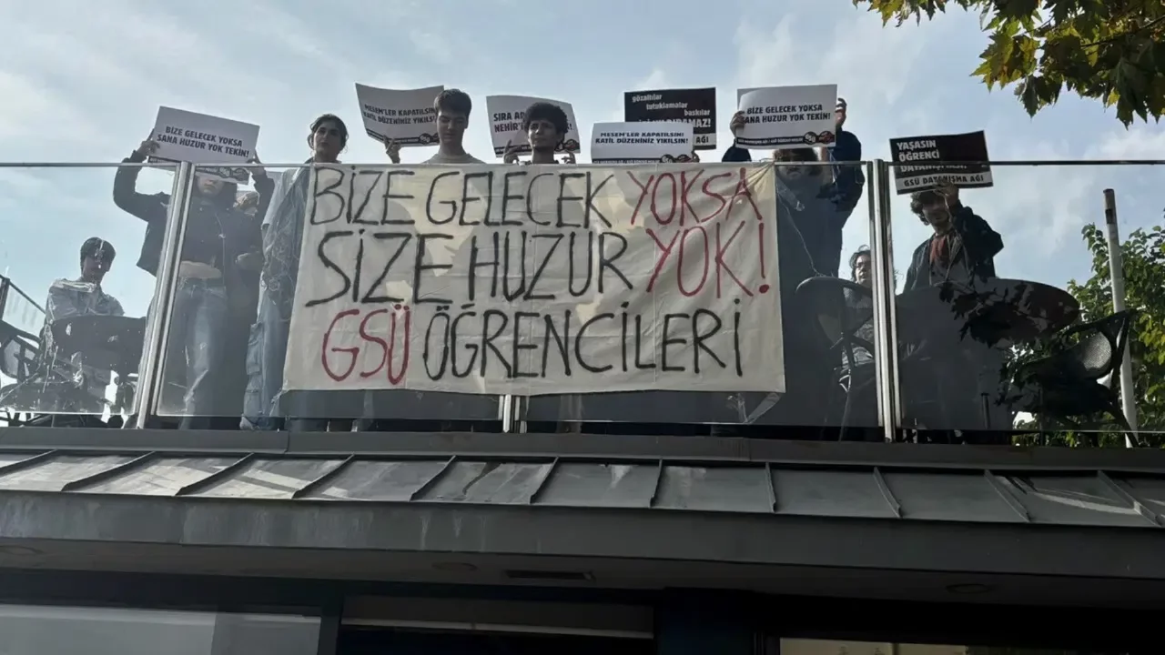 O pankart bu kez üniversiteye asıldı: 'Bize gelecek yoksa, sana huzur yok!'