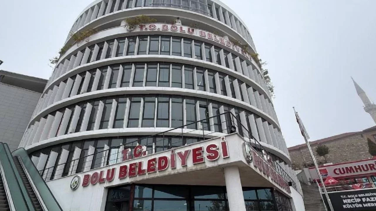 Bolu Belediyesi'ne şafak operasyonu: 4 gözaltı
