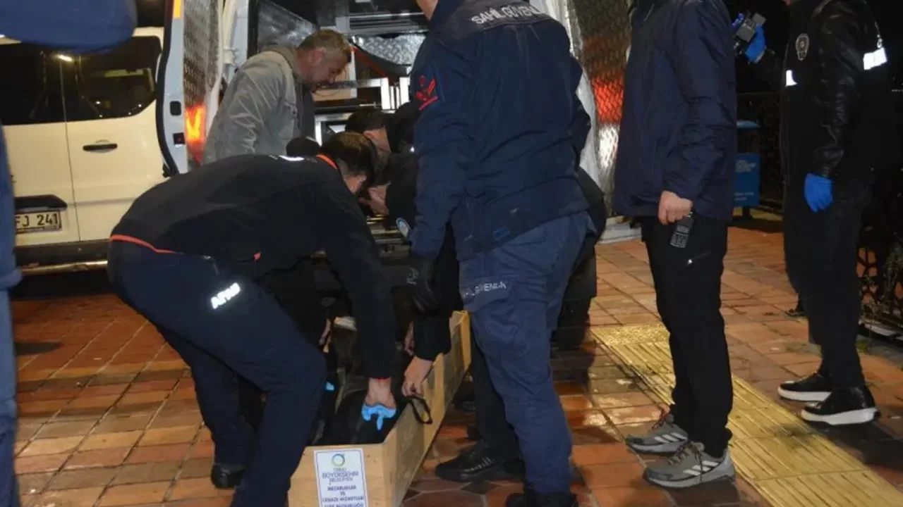 Denize atlayan 18 yaşındaki genç yaşamını yitirdi