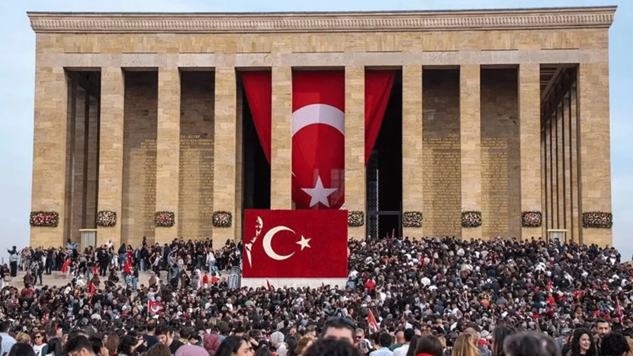 10 Kasım resmi tatil mi? 10 Kasım hangi güne denk geliyor?