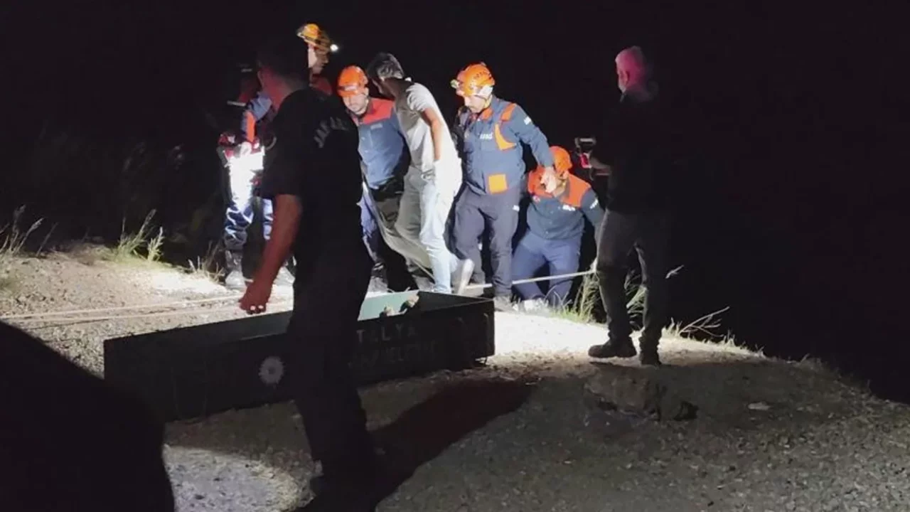 Kayıp olarak aranan çiftin otomobili uçurumda bulundu