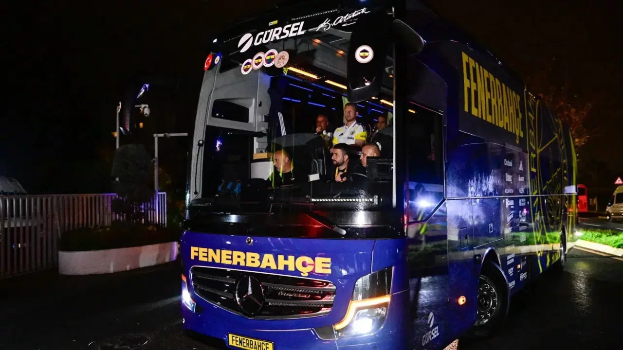 Fenerbahçe'ye Can Bartu Tesisleri girişinde protesto
