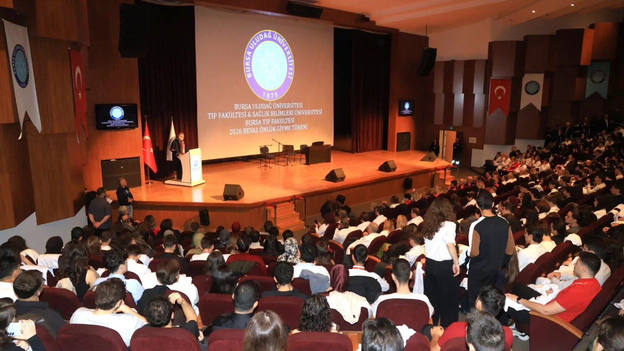 BUÜ Tıp Fakültesi'ne bu yıl başlayan öğrenciler, beyaz önlüklerini giydi
