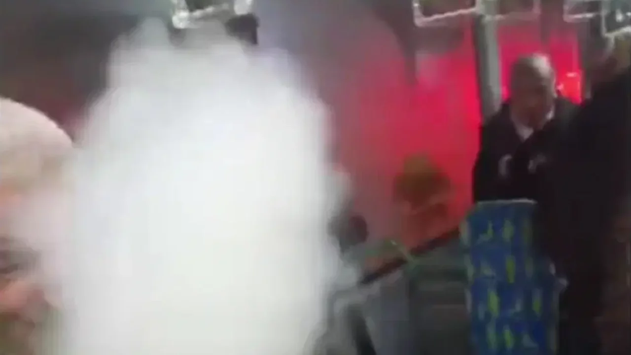 Otobüste biber gazı sıkan şüphelinin kaçışı kamerada