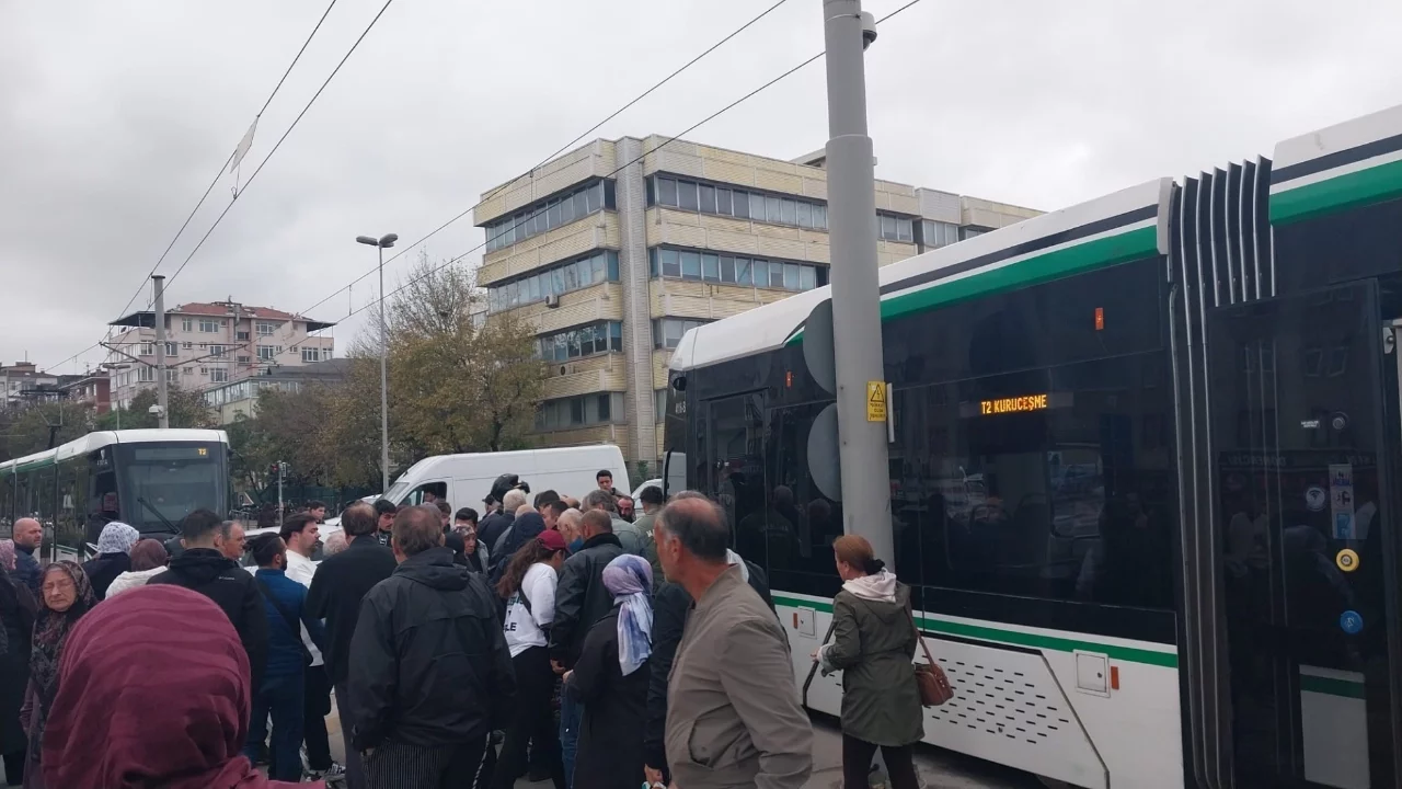 Kocaeli'de tramvayın altında kalan kadın hayatını kaybetti