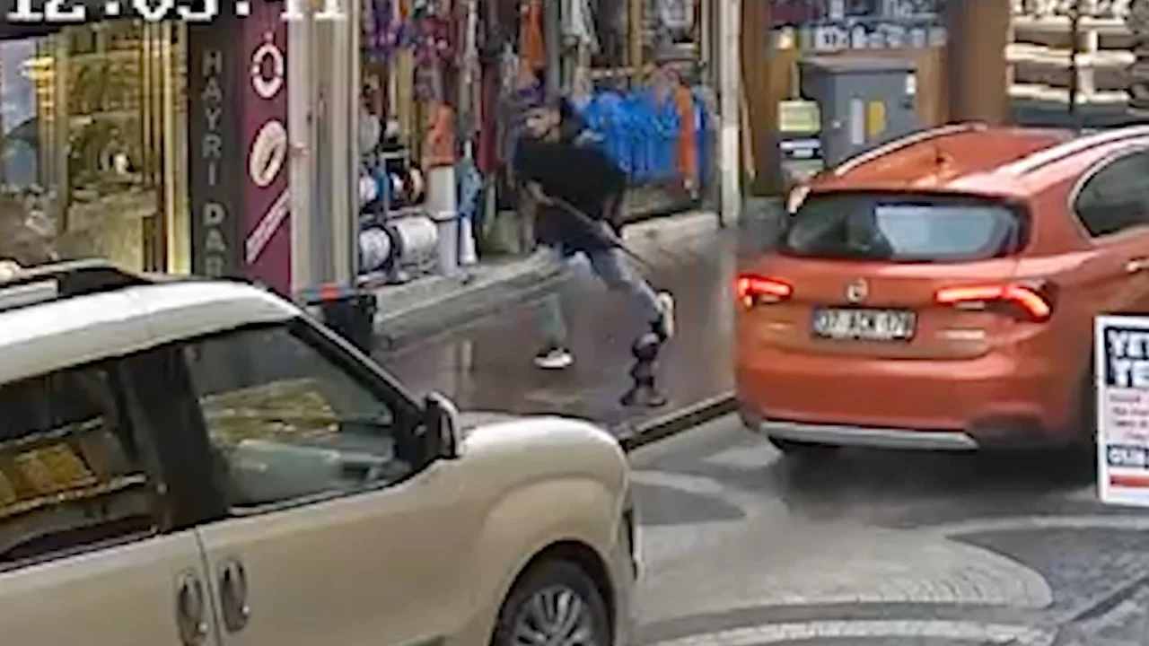 Etrafa ateş açıp, 4 kişiyi yaraladı