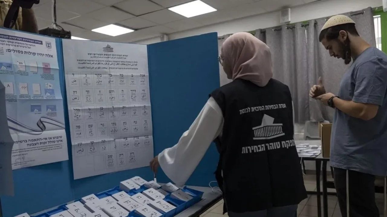 İsrail seçimlerinde sandık çıkış anketleri: Hiçbir blok çoğunluğa ulaşamıyor