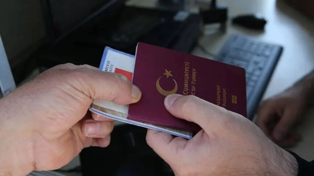Kimlikle giriş yapılabiliyor: Türklerin 1 yıl kalabileceği ülke belli oldu