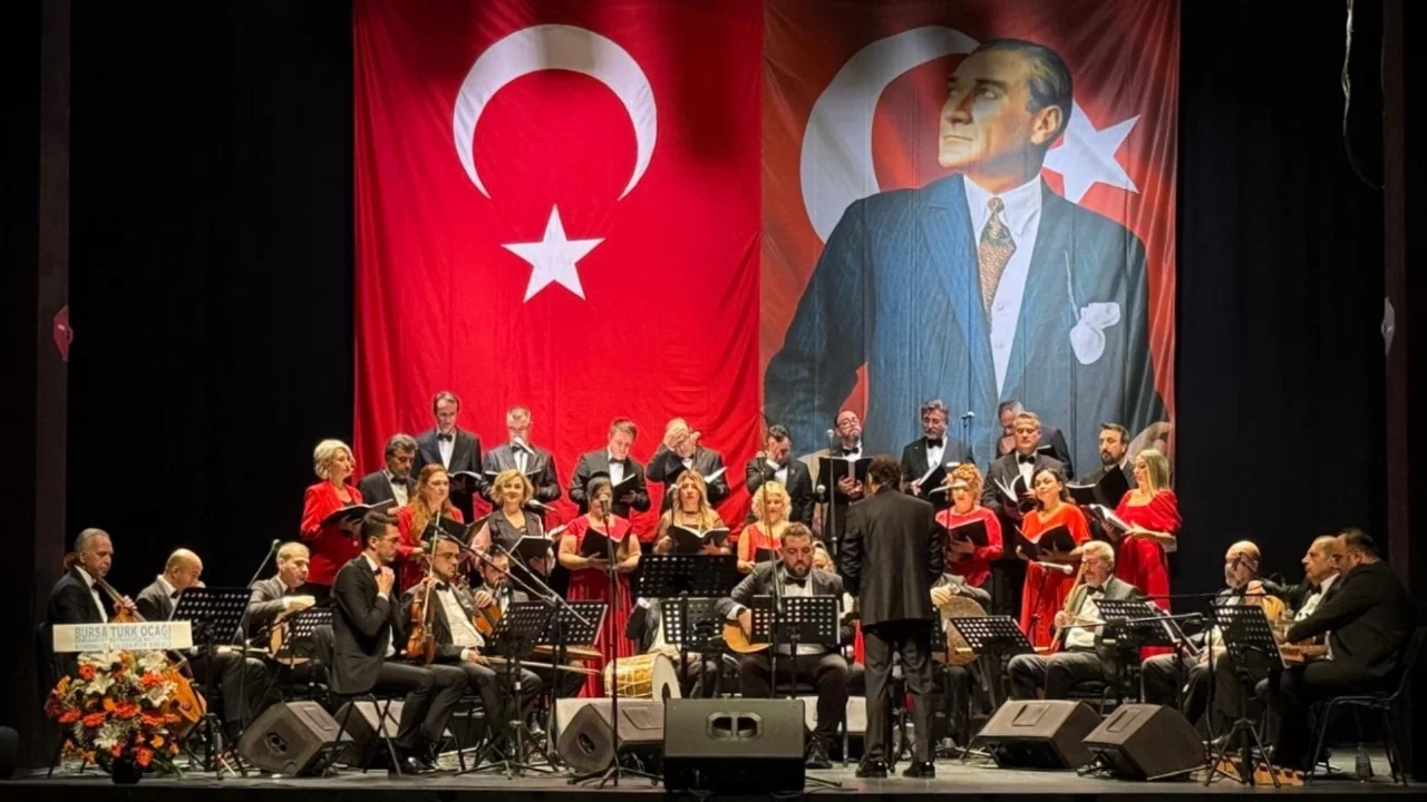 Bursa Devlet Klasik Türk Müziği Korosu'ndan Cumhuriyet Bayramı konseri