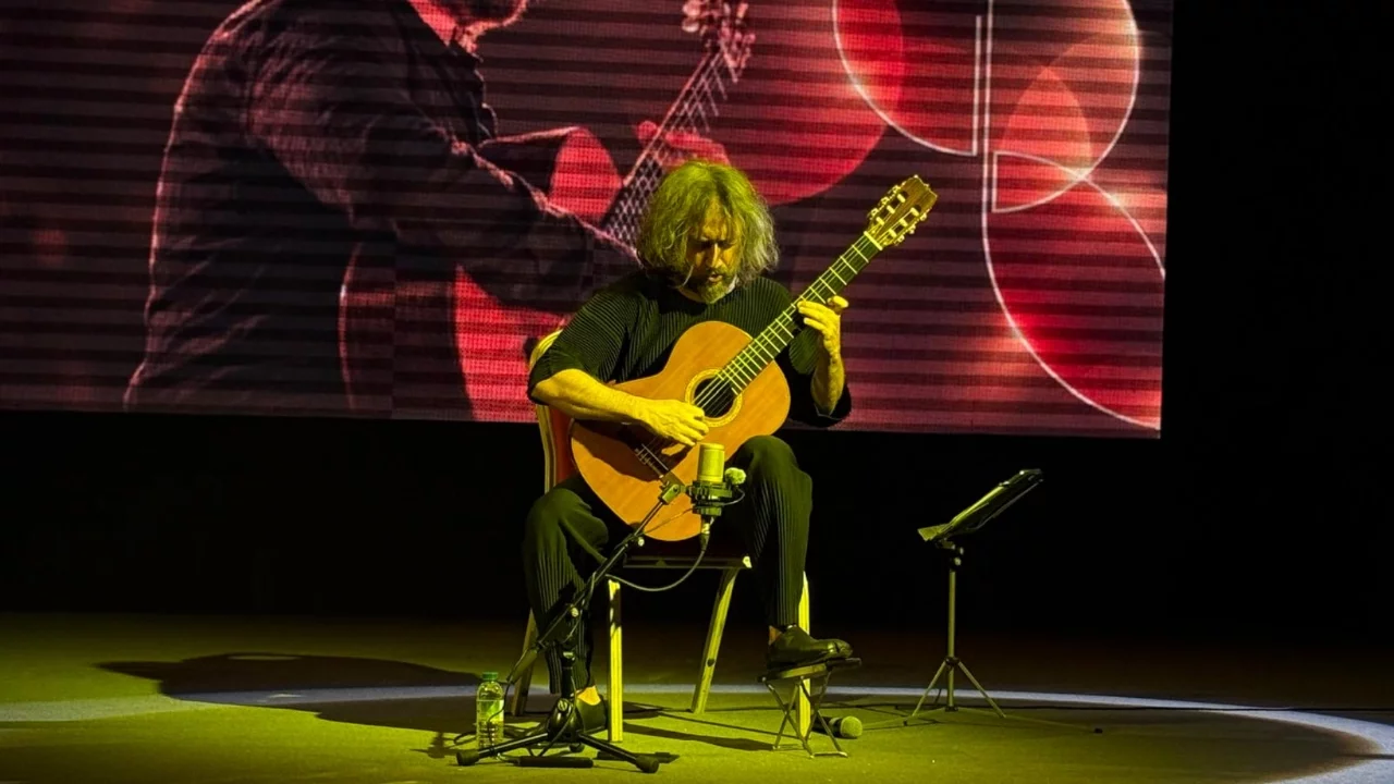 Bursa'da gitarist Christian Lavernier sahne aldı
