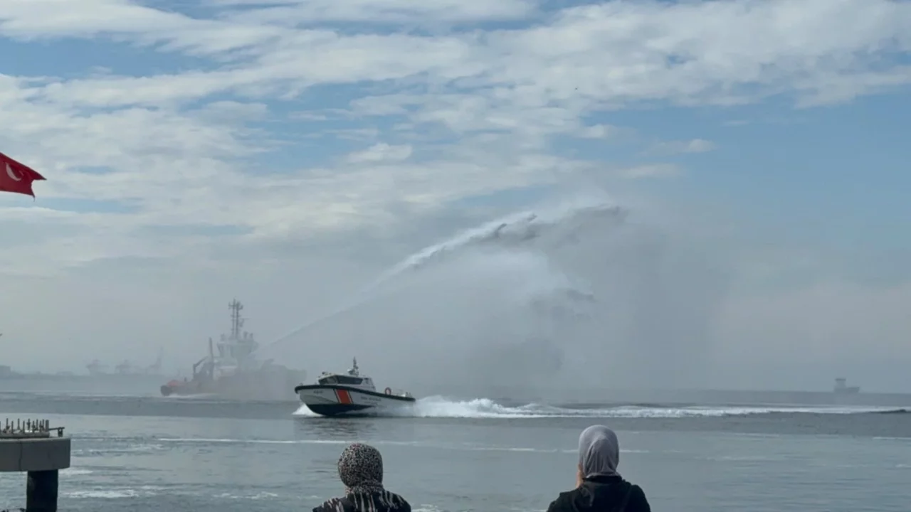 Gemlik sahilinde Cumhuriyet Bayramı coşkusu yaşandı