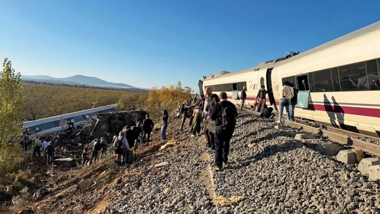 İspanya'da hızlı tren kazası: Çok sayıda can kaybı ve yaralı var!