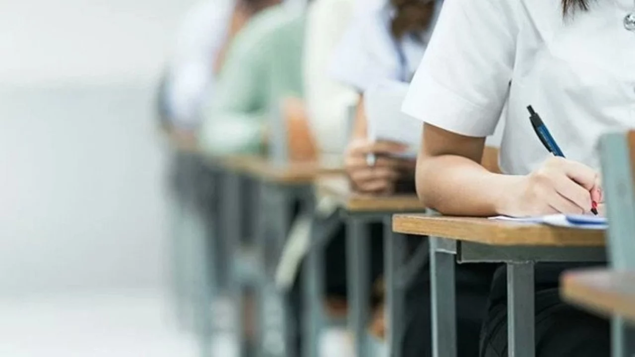 "Okula gelmeyin, kötü şeyler olacak" diyen öğrencinin evinde arama yapıldı
