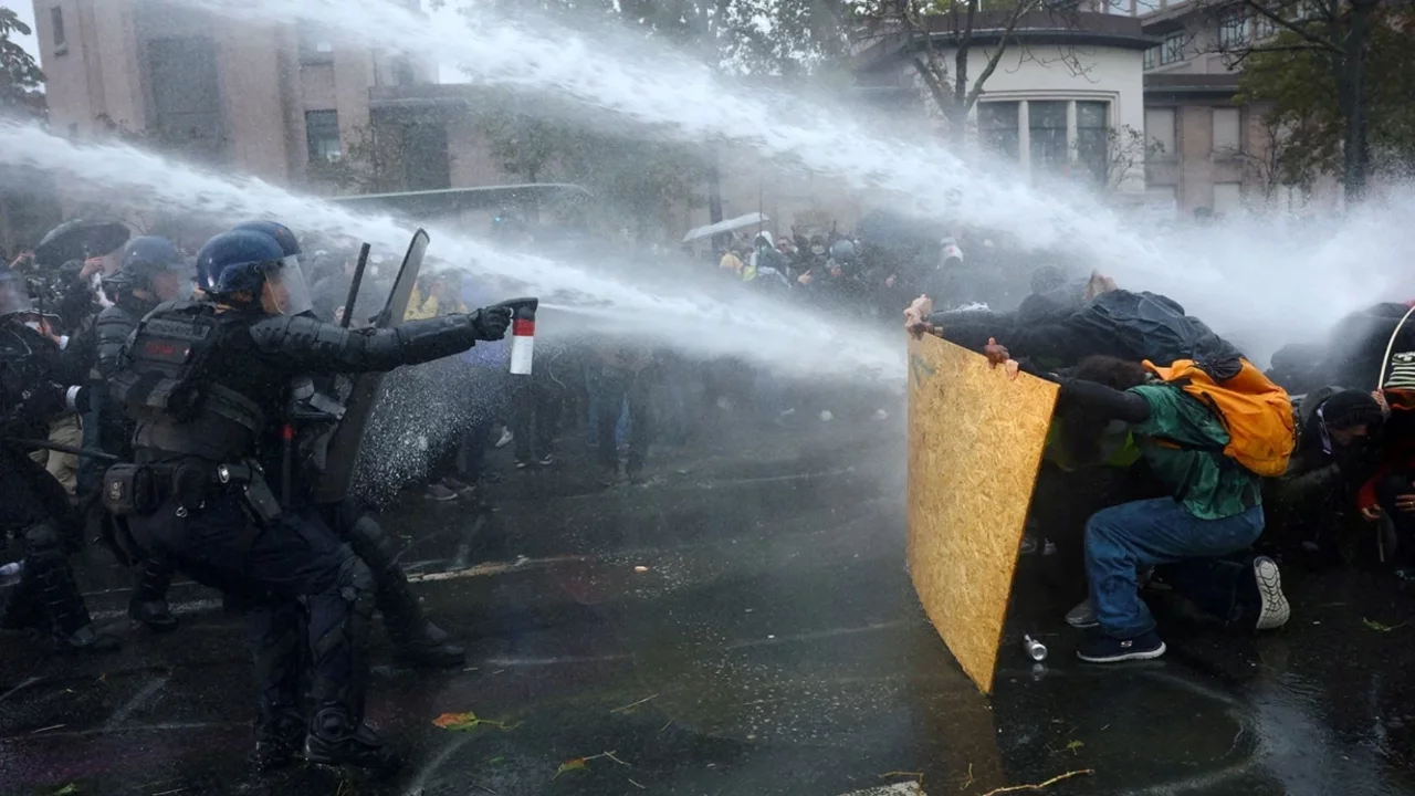 Avrupa'da isyan dalgası büyüyor! Z kuşağı sokaklarda