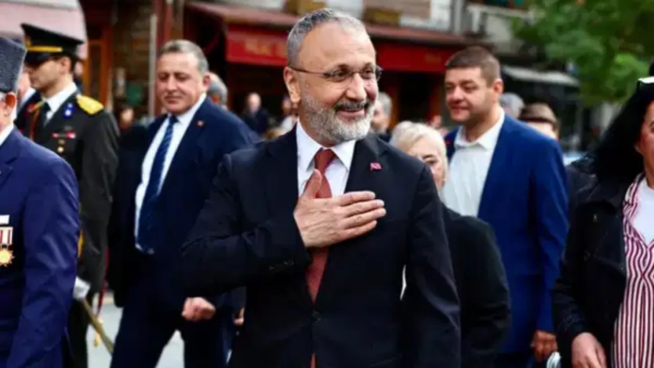 6 Ekim'de tutuklanan Eyüpsultan Belediye Başkanı Özmen'den ilk mesaj
