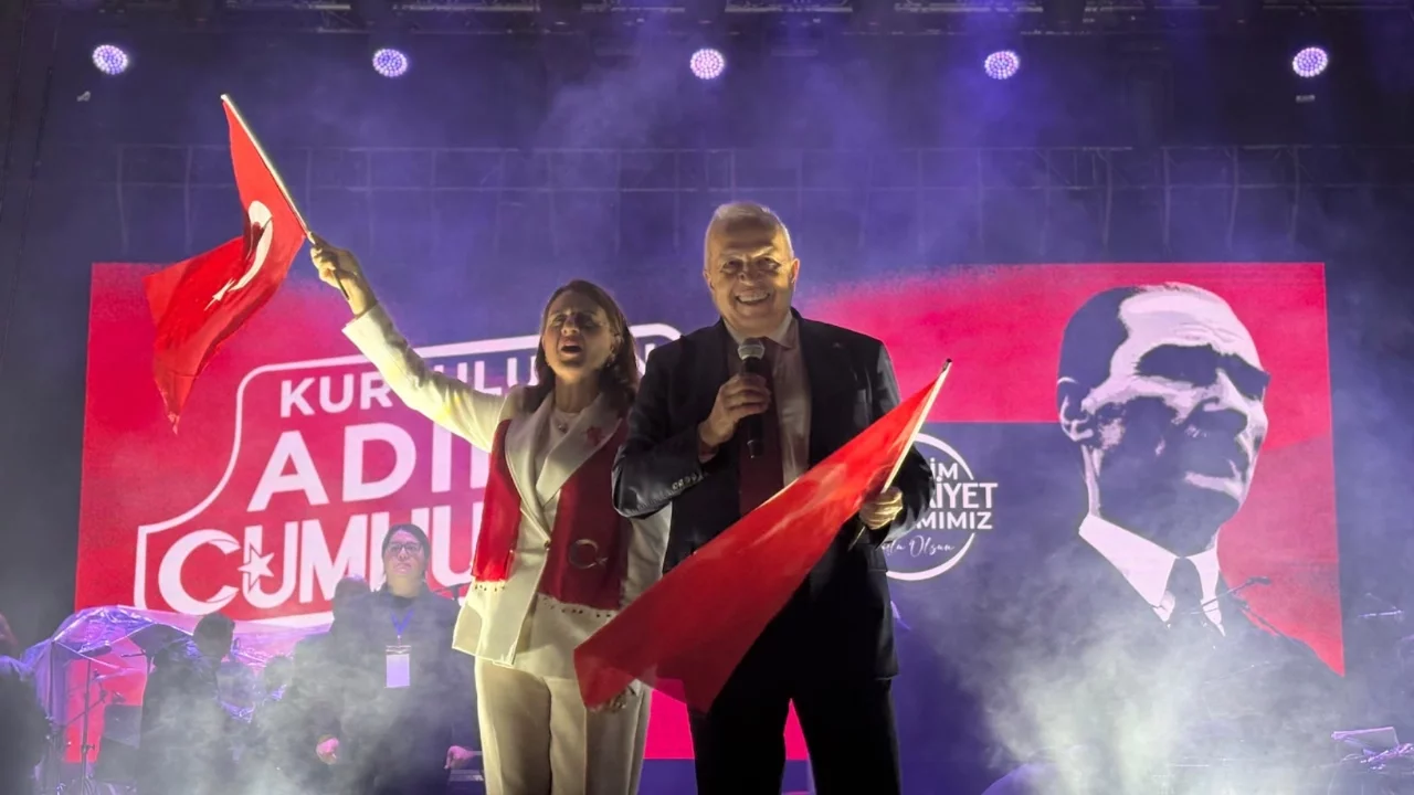 Bursa'da "Mustafa Kemal'in askerleriyiz" sloganı: Şadi Özdemir'den Cumhuriyet vurgusu