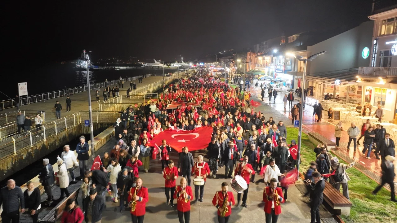 Mudanya'da 29 Ekim coşkusu  Cumhuriyet Valsi ile taçlandı