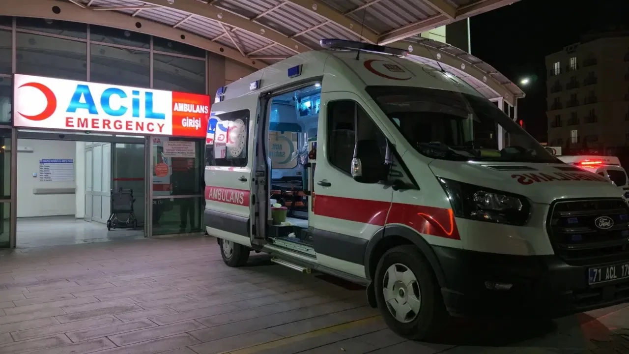 Yemek sofrasında evlat dehşeti: Babasını bıçaklayarak öldürdü