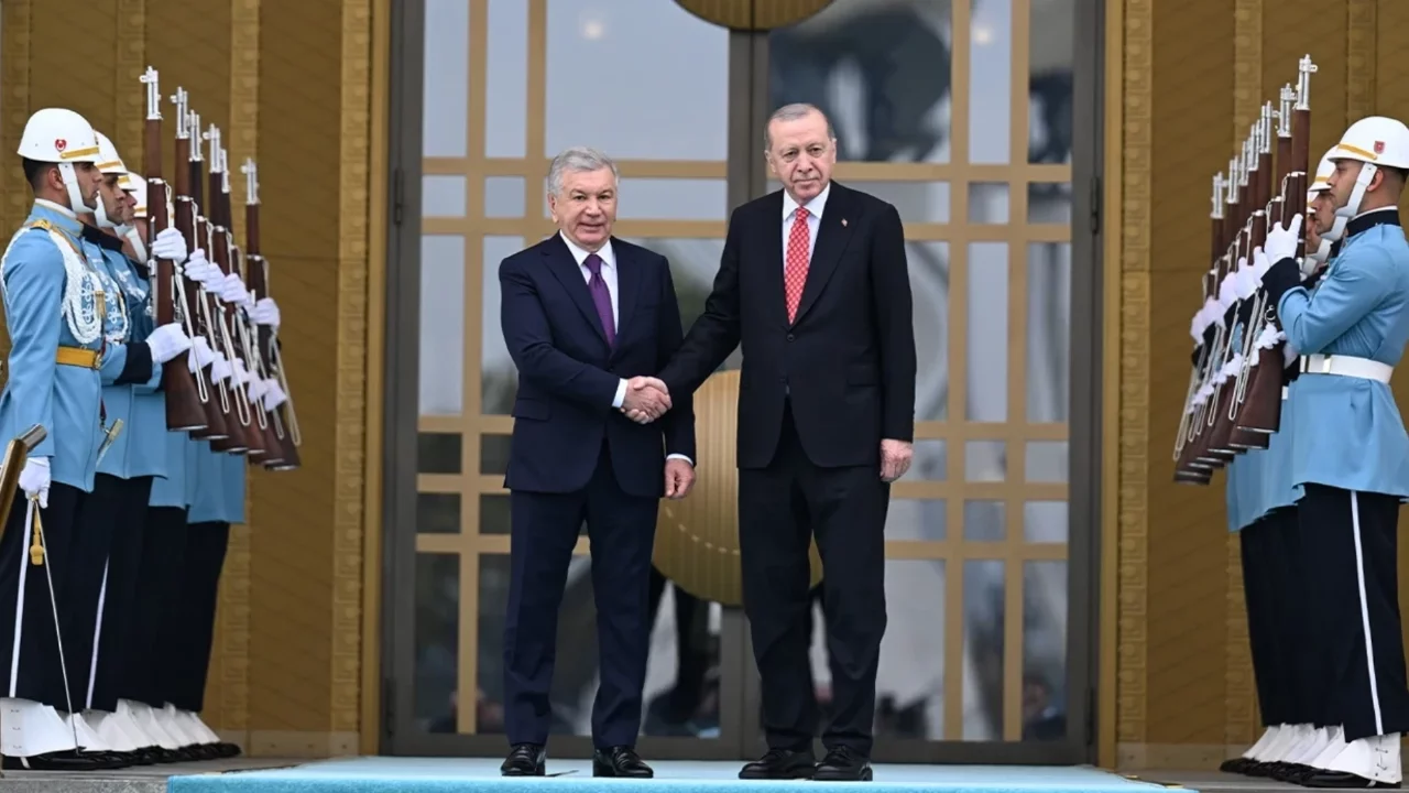 Cumhurbaşkanı Erdoğan, Özbekistan Cumhurbaşkanı Mirziyoyev ile bir araya geldi