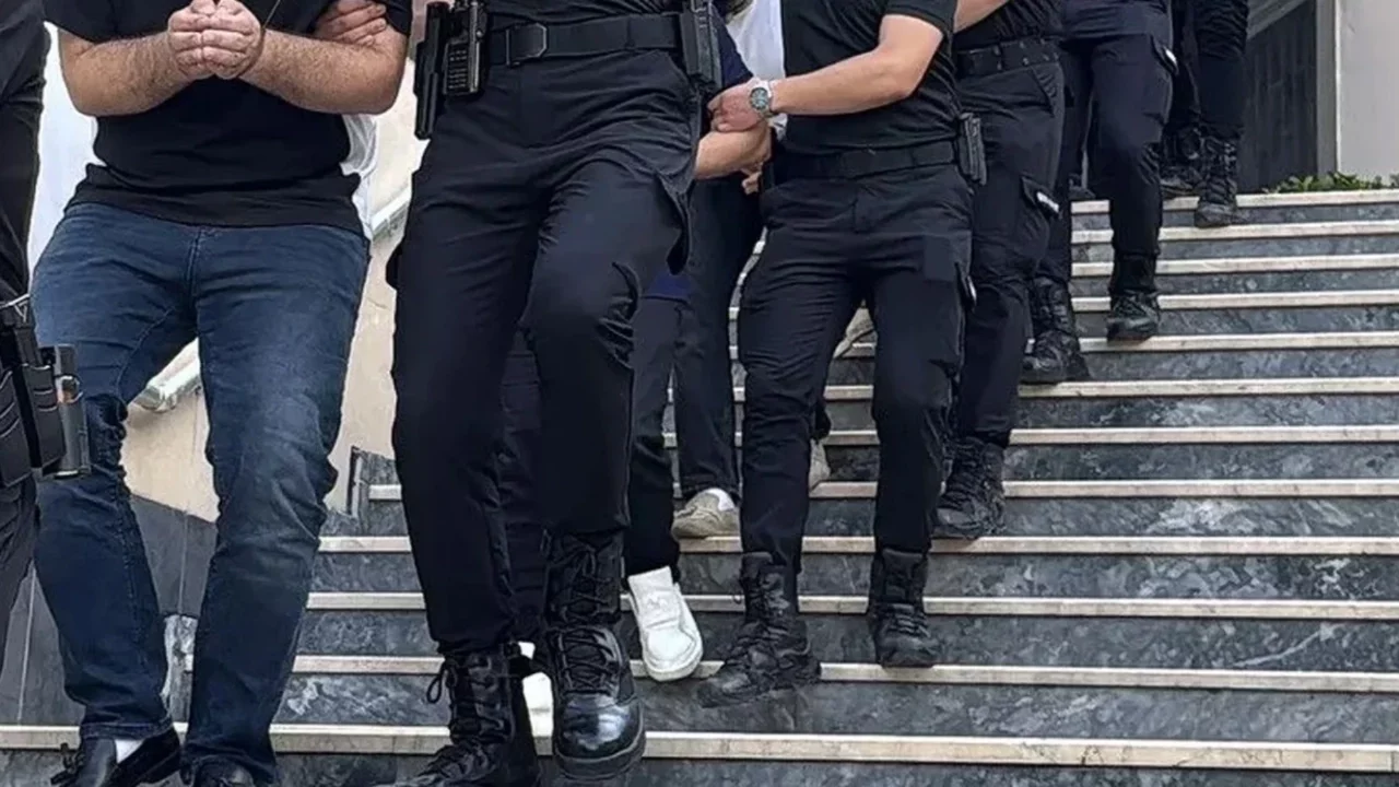 İstanbul merkezli 3 ilde FETÖ'den 10 gözaltı!