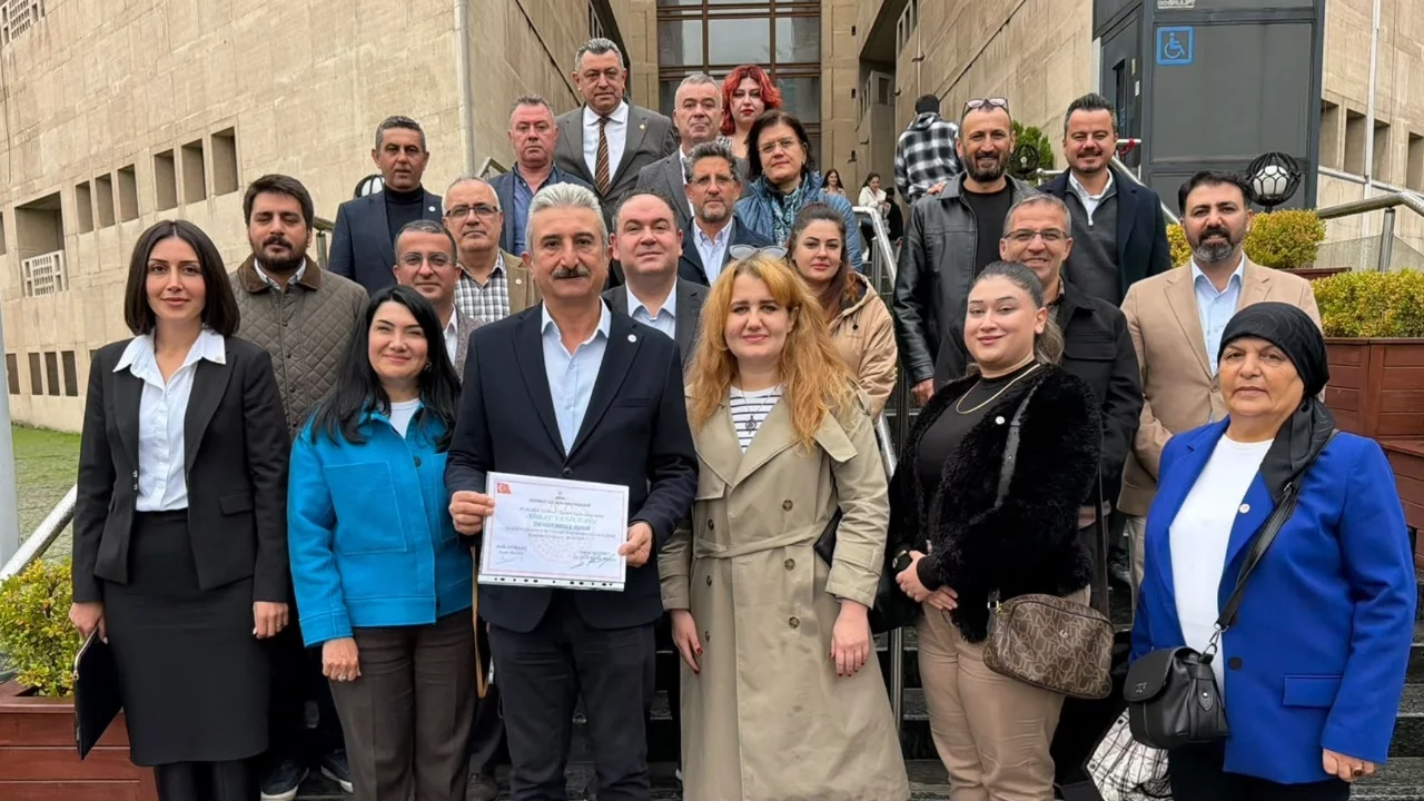YENİ Parti Bursa İl Başkanı Yeşiltaş mazbatasını aldı