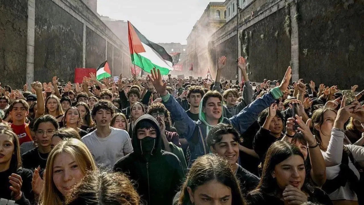 İtalya'da genel grev: Hayat pahalılığı, silahlanma ve savaşa karşı halk sokağa çıktı