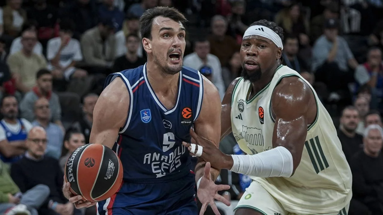 Anadolu Efes, Panathinaikos'u devirdi